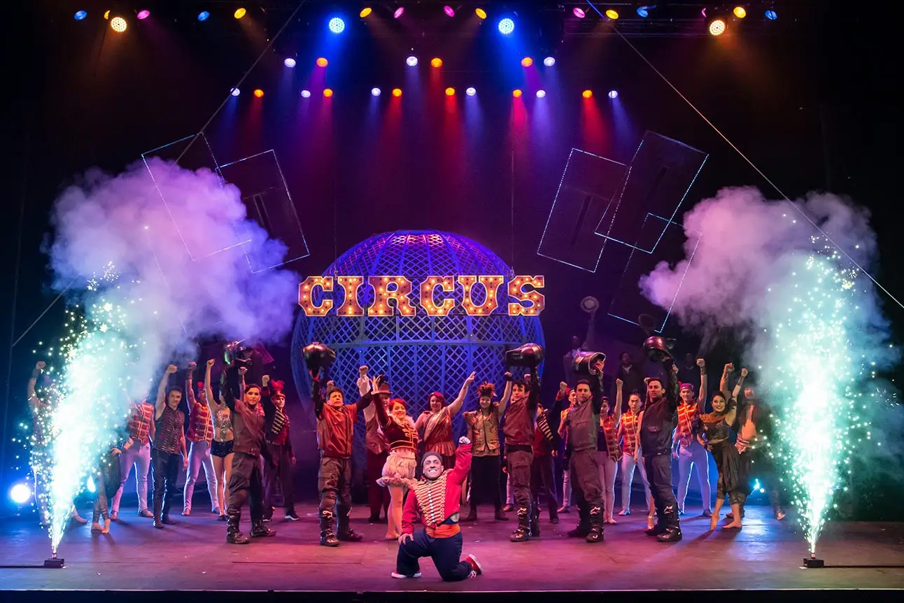 The company in the Cirque Berserk finale