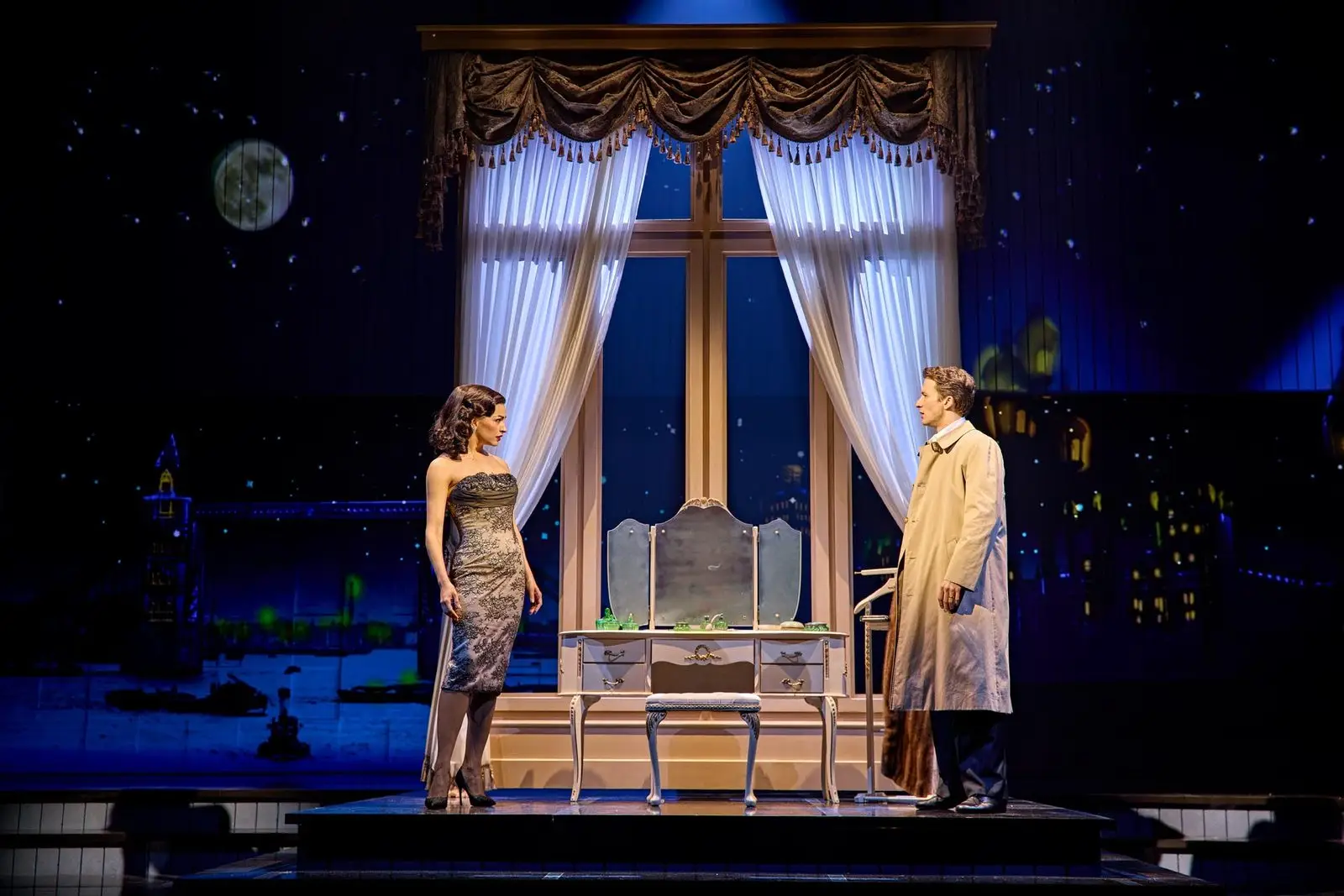 Frank Sinatra and Ava Gardner face each other in a New York apartment in Sinatra The Musical - photography by Birgit & Ralf Brinkhoff