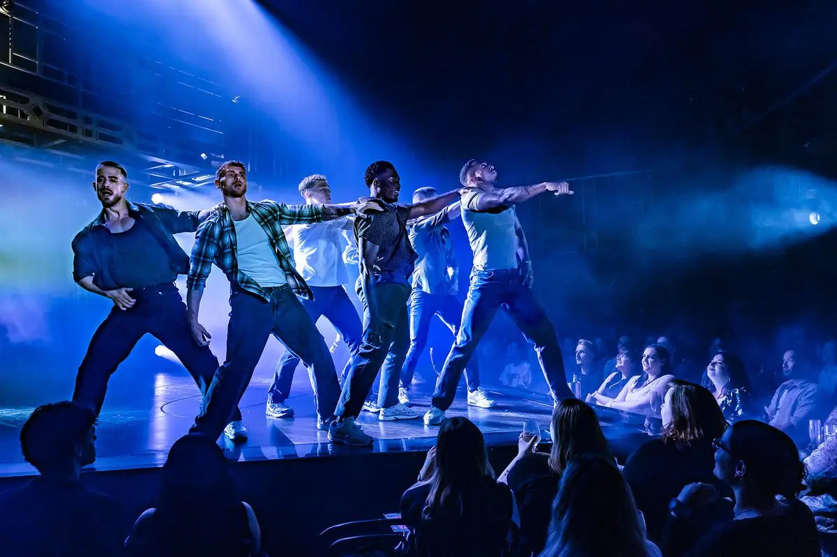 The company - ensemble number