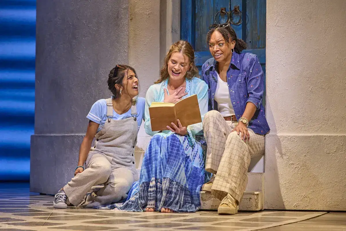 Donna and her friends read the diary