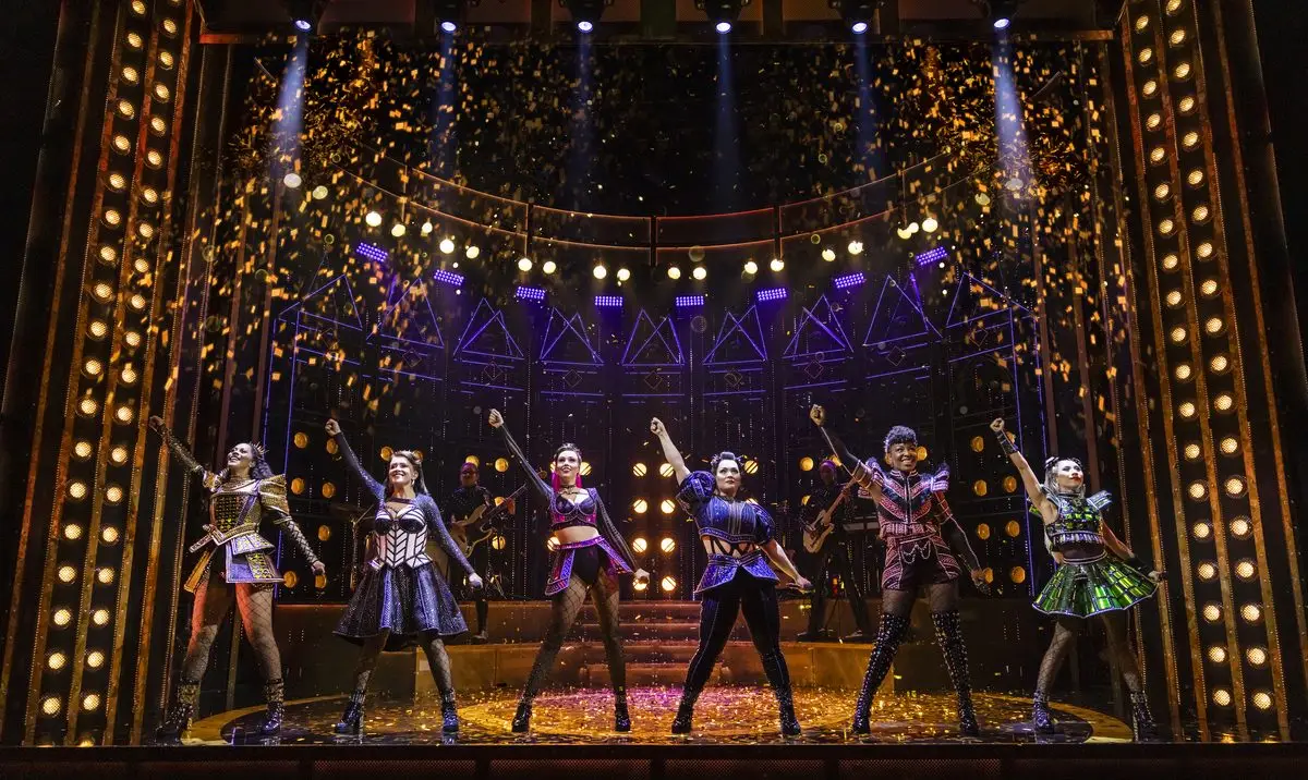 The six queens - confetti finale
