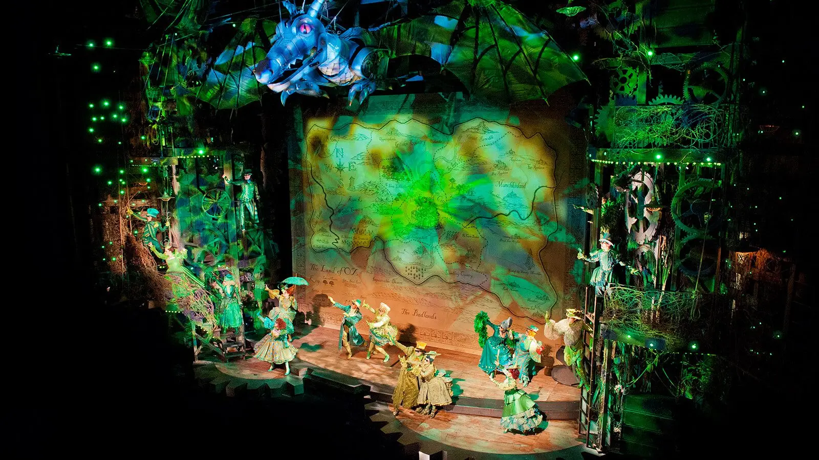 Glinda arrives in her bubble